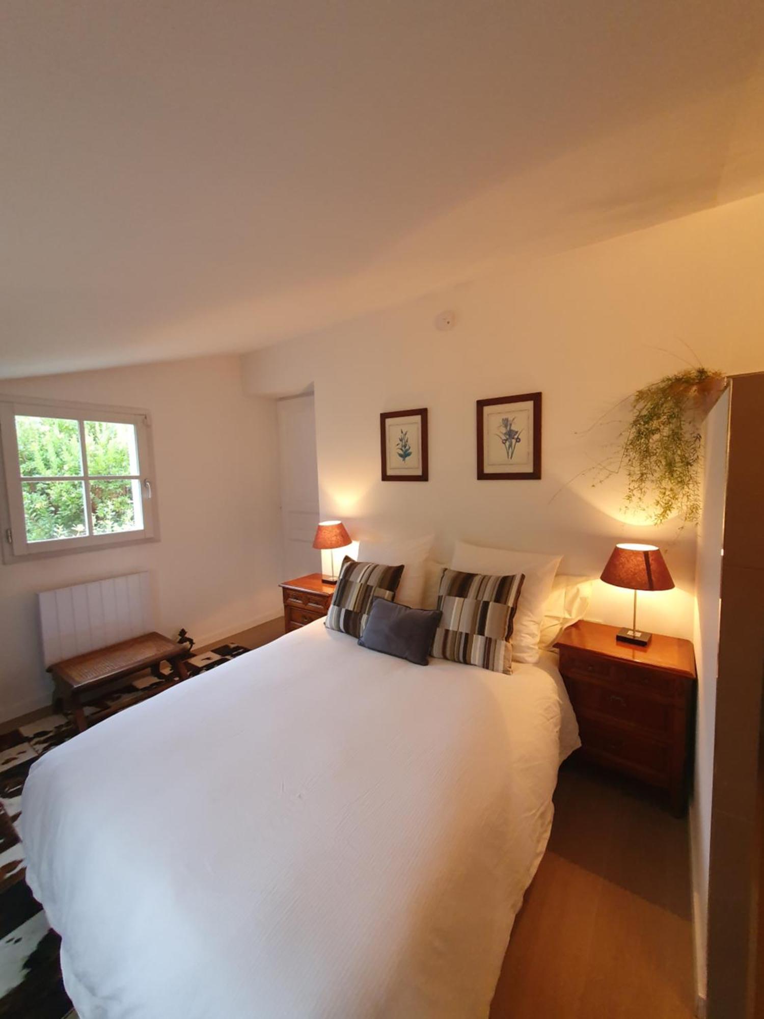 Lou Pantai, Bed And Breakfast, Delux Bedroom Aix-en-Provence Luaran gambar